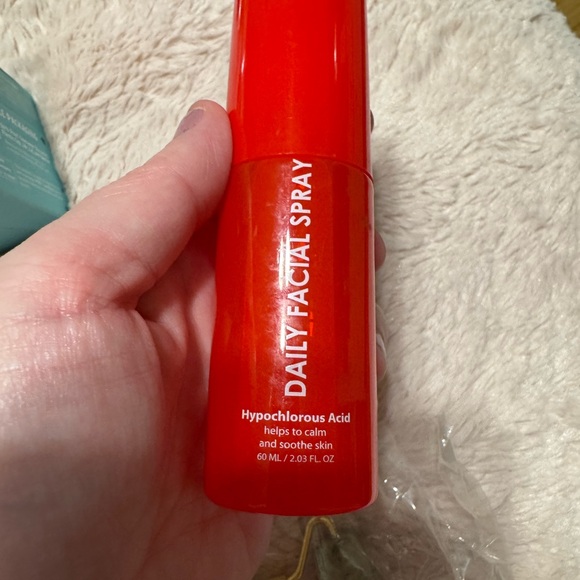 Facial Care Set with Jade Roller and Skincare Products - Picture 5 of 6